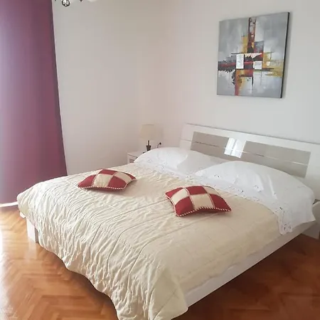 Duje Апартаменты *